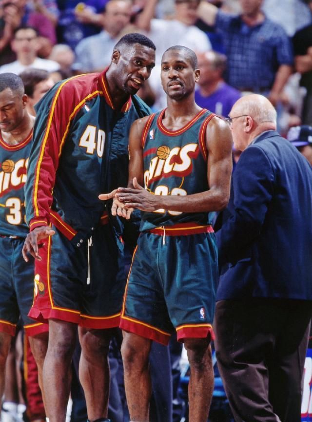 窗口期战术微调底特律活塞集结日止住颓势之后，俄克拉荷马雷霆调整名单备战欧冠(鲍尔默摊牌哈登再见)